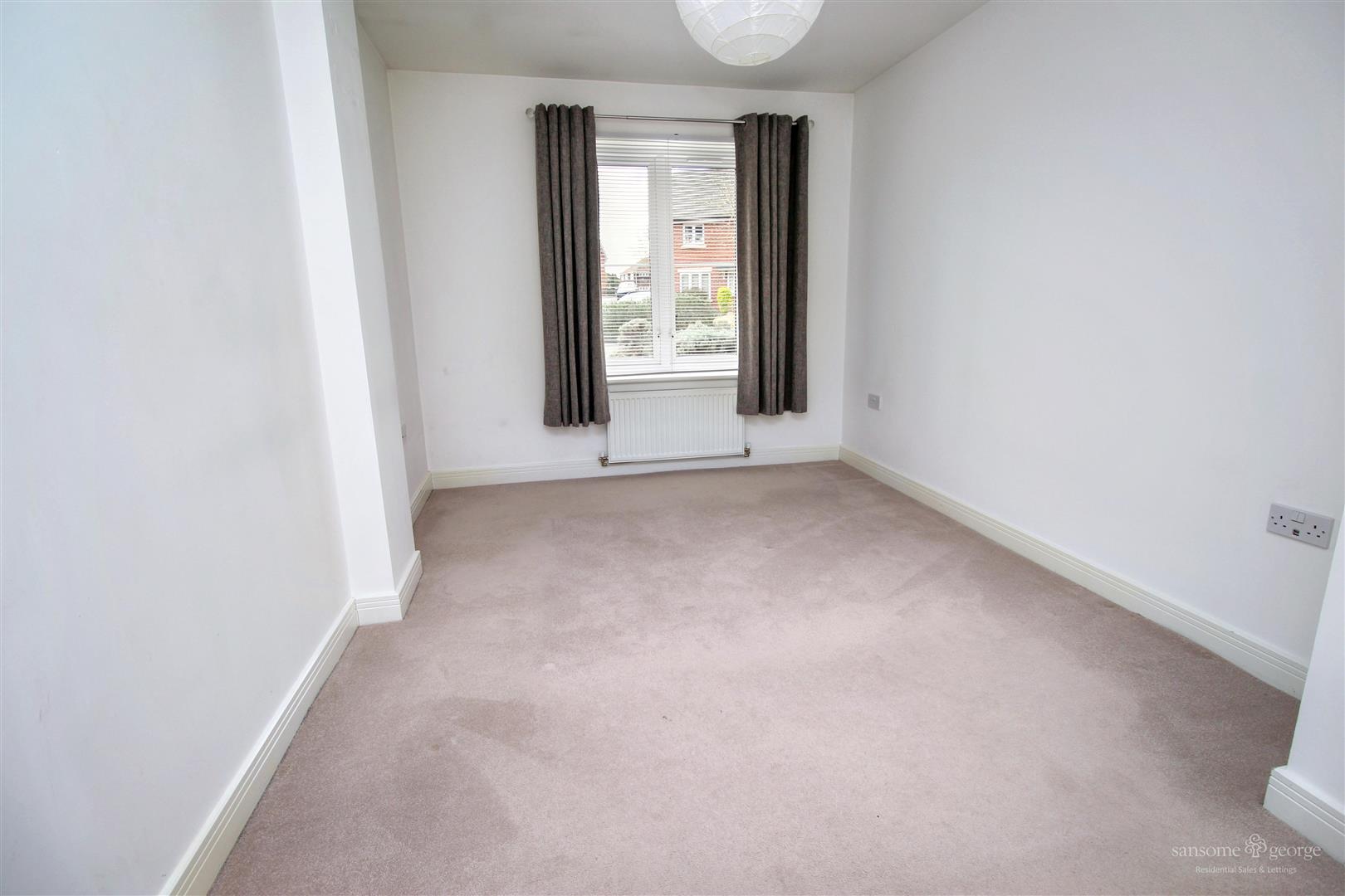 Wildflower Drive, Calcot, Reading